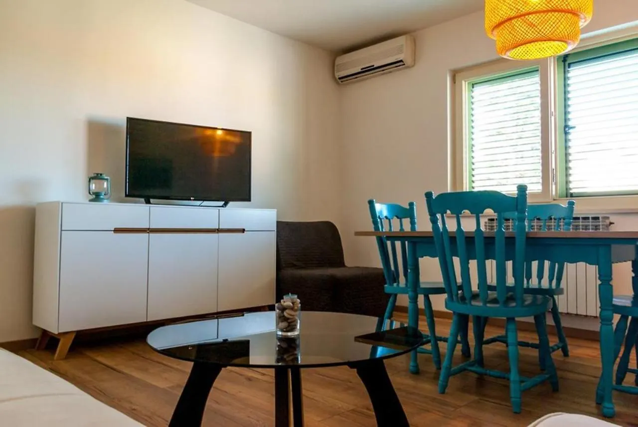 Villa Mediterranea - Apartments Medulin 0*,